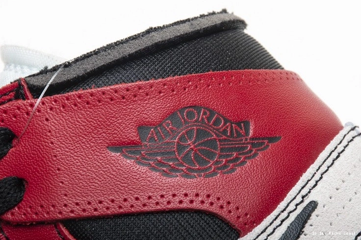1 retro Jordan  chicago AA3834-101 NIKE Air OWT 0524
